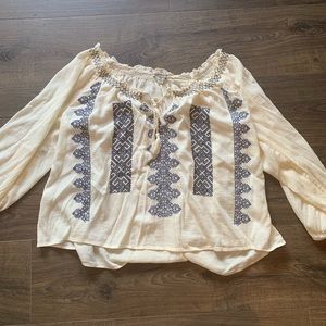 American Eagle Off the shoulder classy/summer top!